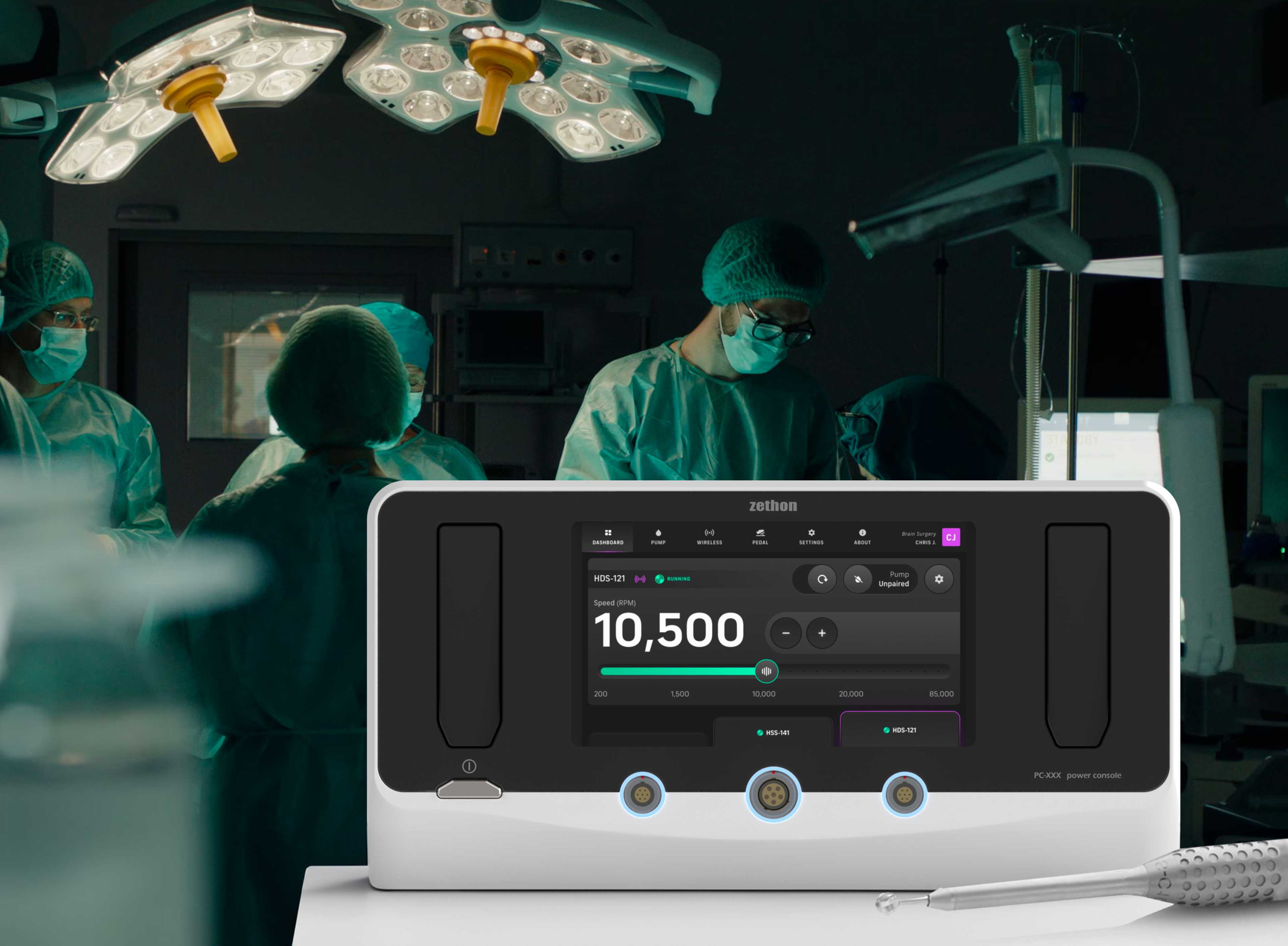 Dispositivo medico con design dell'interfaccia grafica in primo piano su una sala operatoria buia sullo sfondo